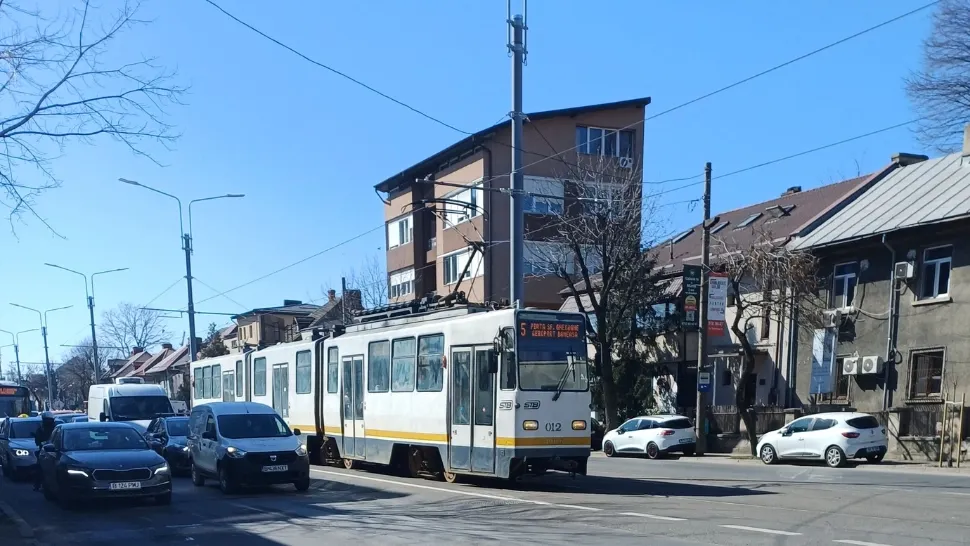 Amenzi pentru cei care vorbesc pe speaker în STB. Inițiativa a pornit de la o mamă a unui copil cu autism