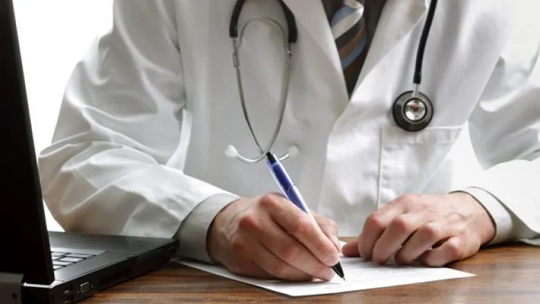 Medic din Dolj, cercetat pentru că nu ar fi trimis în izolare doi români veniți din străinătate