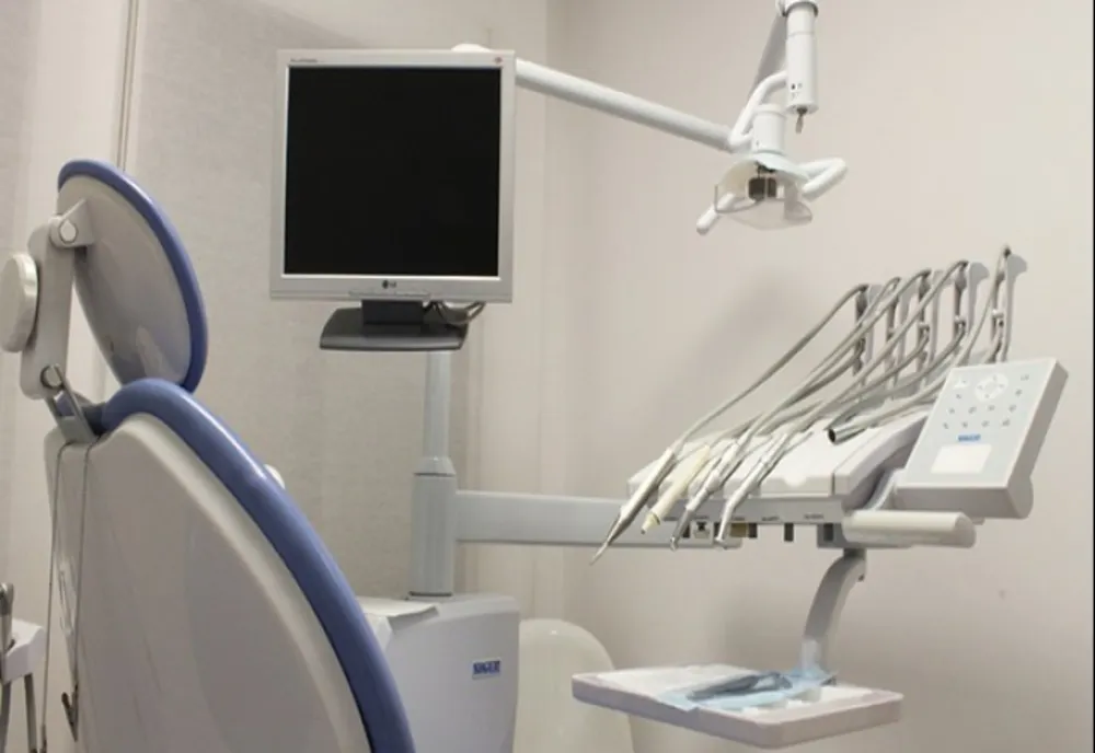  Stomatolog reţinut după decontarea unor servicii medicale fictive