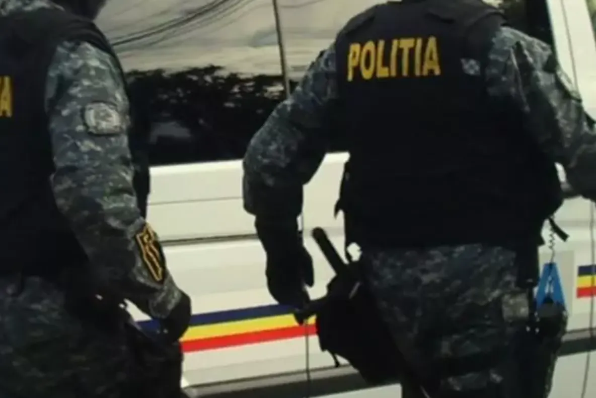 Polițist din Timișoara, suspectat că ajuta o grupare de hoți. Descinderi în județul Timiș