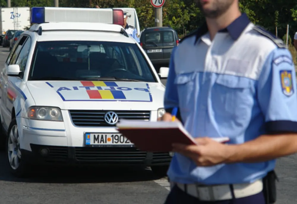 Amenzi în fața sectiei de votare