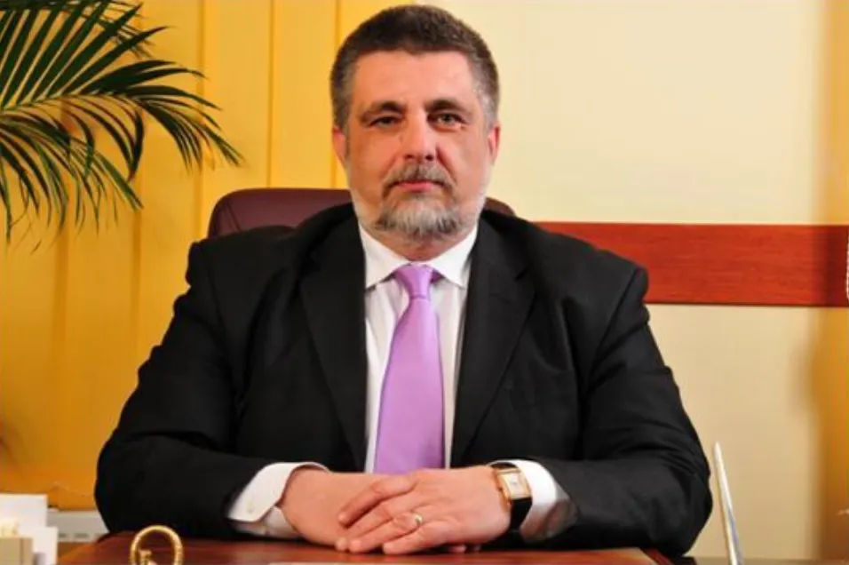 DREPTUL LA ADEVĂR