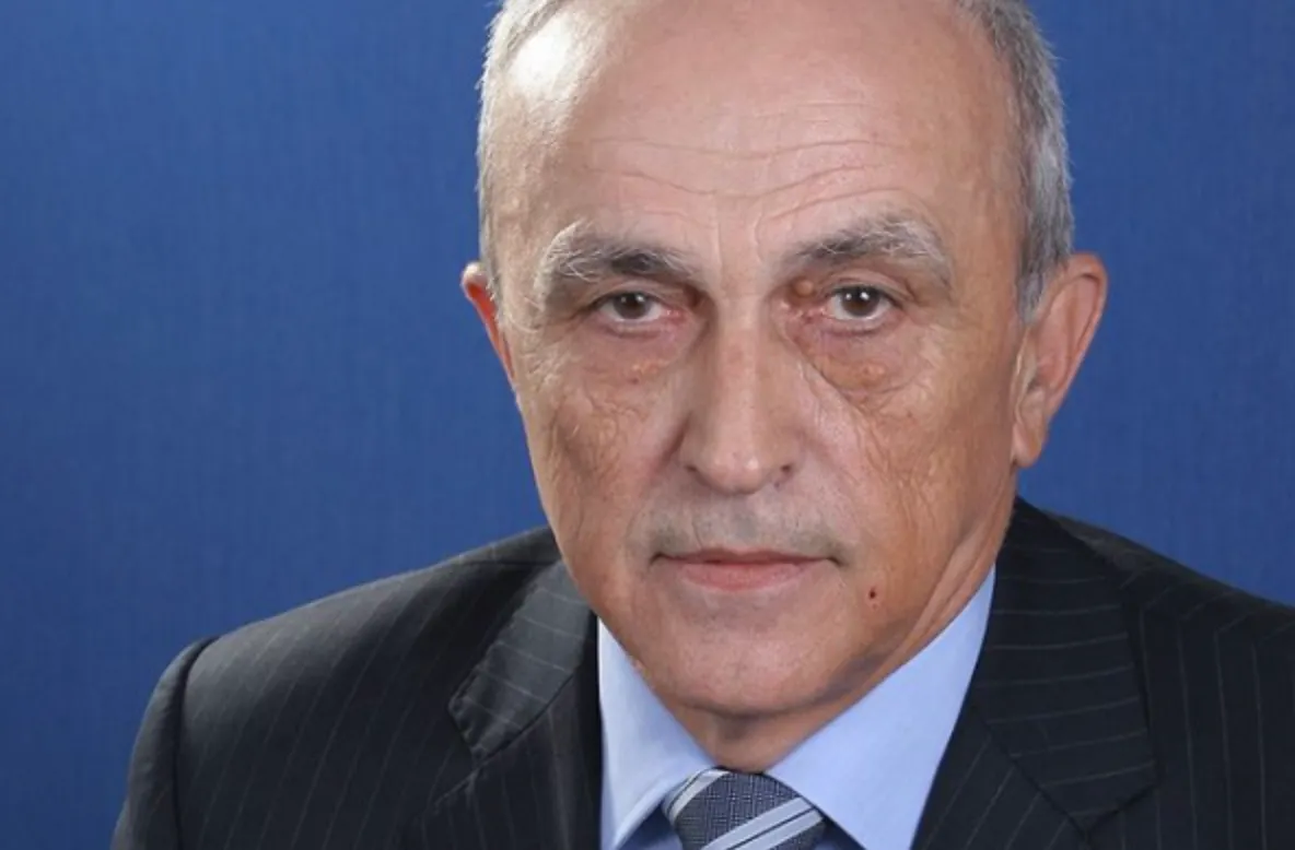 DREPTUL LA ADEVĂR