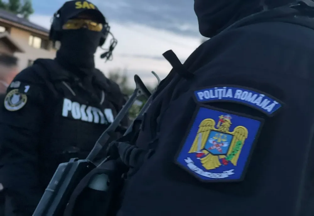 Percheziții în Ploiești la suspecți de viol și furturi din mașini și firme