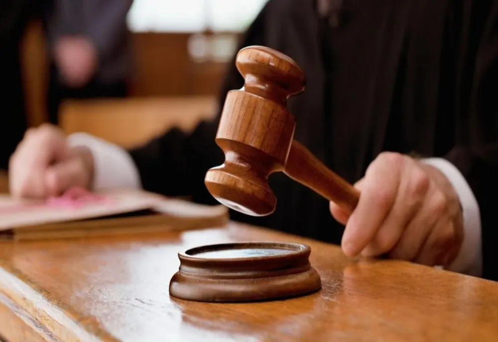 Voluntari: Control judiciar pentru un avocat fals 