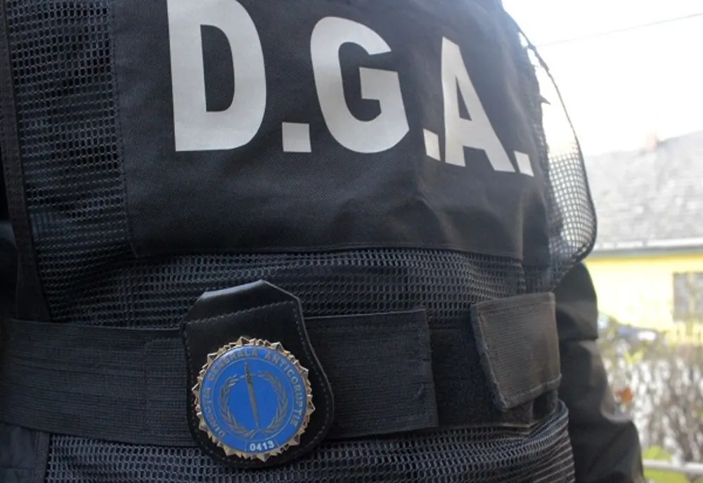 Perchiziţii şi flagrant într-un birou al unei instituţii publice din Galaţi