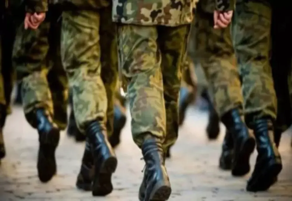 Caz șocant în Dâmbovița. Soldat gradat profesionsit arestat preventiv după ce a determinat trei fete de 12, 13 şi 14 ani să întreţină relaţii sexuale cu el