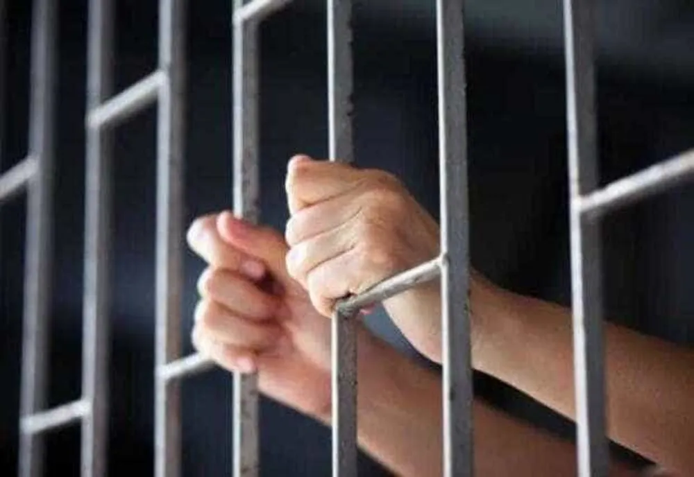 TÂNĂRUL CARE A AGRESAT UN LIVRATOR ASIATIC A FOST ARESTAT PREVENTIV