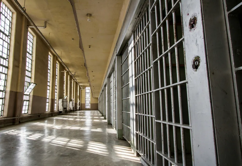 BREȘĂ MAJORĂ ÎN SISTEMUL PENITENCIARELOR: UN DEȚINUT DIN TÂRGUL JIU A SPART REȚEAUA ANP ȘI ȘI-A REDUS PEDEAPSA