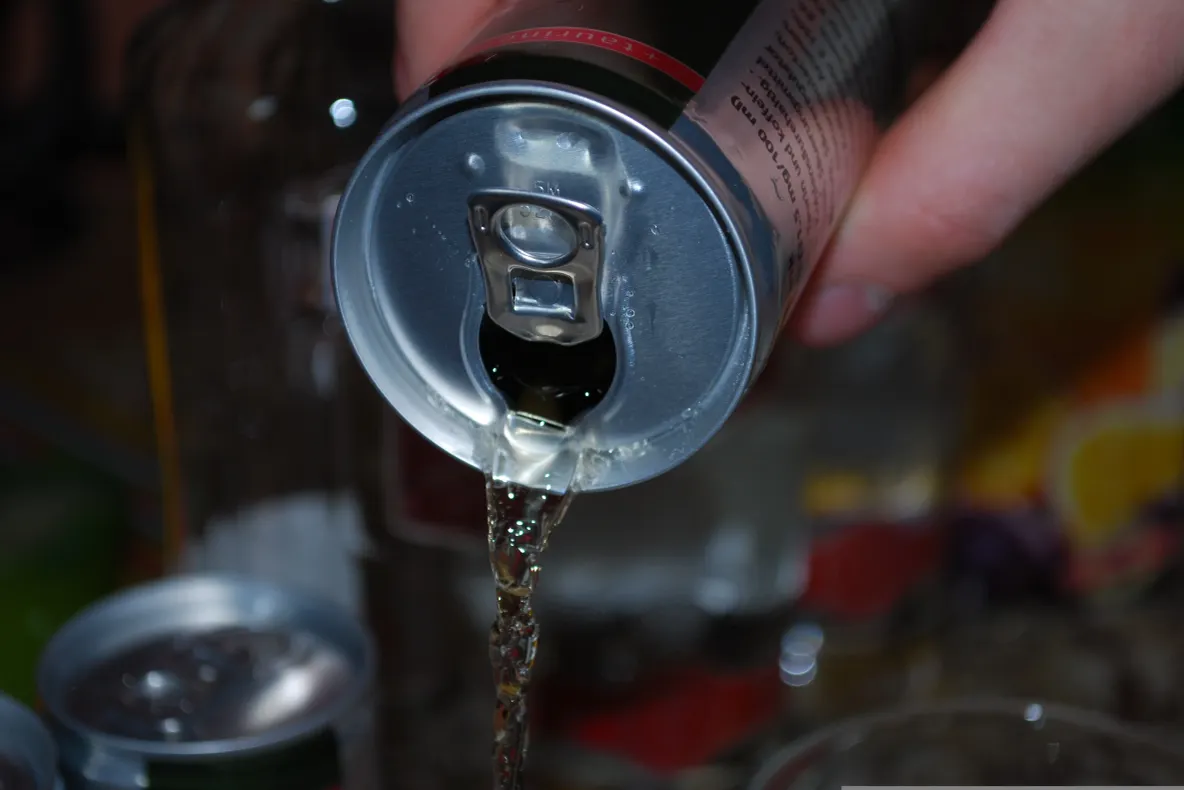 Minoră de 13 ani din București, moartă după un stop cardiac. Copila consuma frecvent energizante