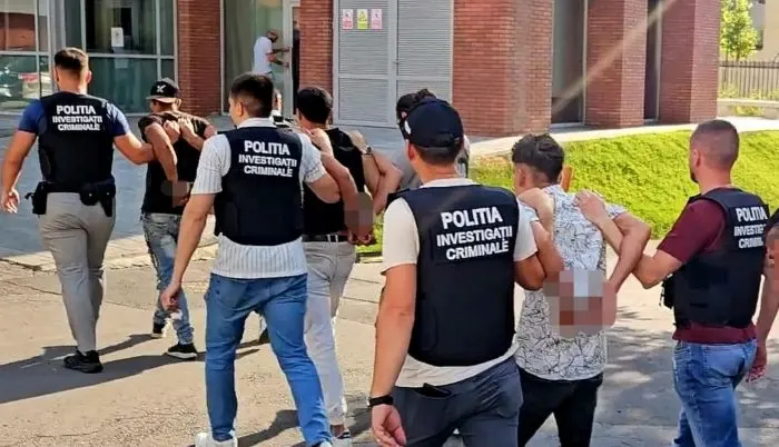 3 bărbați reținuți după scandalul din Brașov: sunt cercetați pentru ultraj și tulburarea ordinii publice