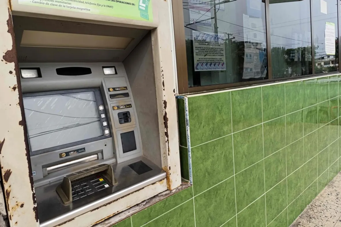 Bancă obligată să plătească peste 4 milioane de lei unei familii după retrageri neautorizate