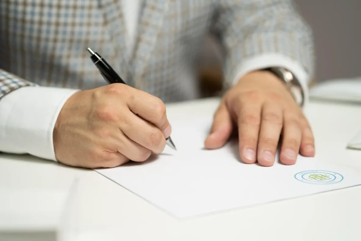 Proiectul Legii avocaturii: se elimină obligativitatea avocatului pentru contracte