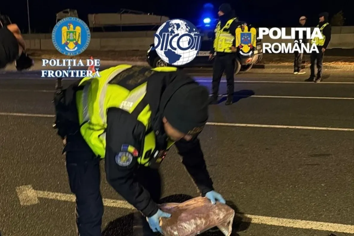 Polițiștii au oprit o tranzacție de 40.000 de lei cu droguri: trei bărbați, arestați preventiv