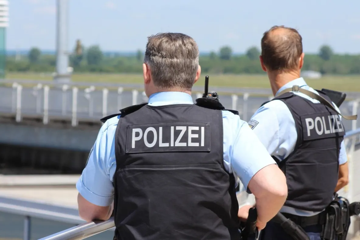 Român arestat în Germania pentru triplă crimă: trei studenți indieni au murit într-un incendiu