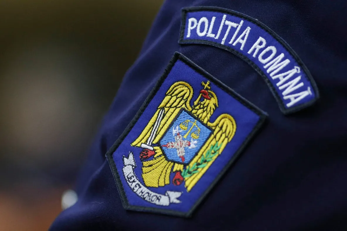 Captură de droguri la Caransebeș: un kilogram de cocaină și o cultură de canabis, descoperite de anchetatori