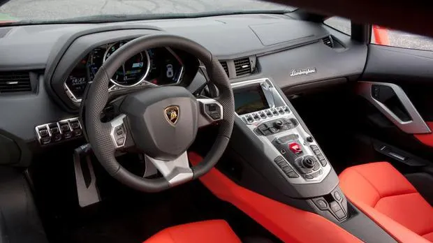 Percheziții de amploare luni în Capitală. 15 bolizi din Andorra intrați ilegal în România