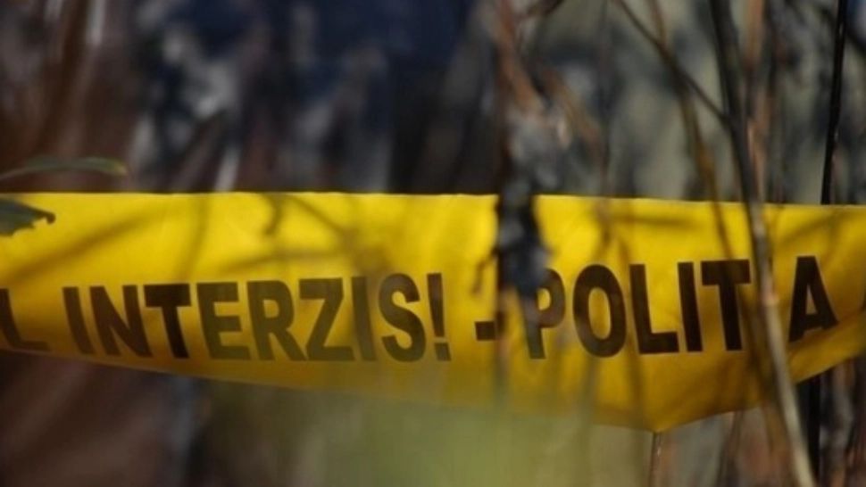 Crimă șocantă în plină zi. Un tânăr de 25 de ani și-a ucis mama cu un cuțit