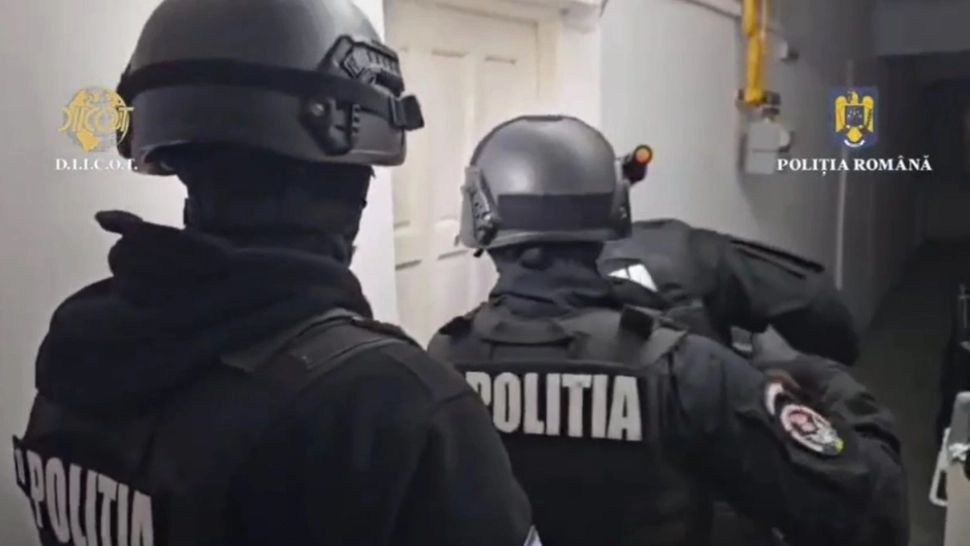 Descinderi în forță, cu sute de mascați, în județele Dâmbovița și Ilfov - VIDEO 