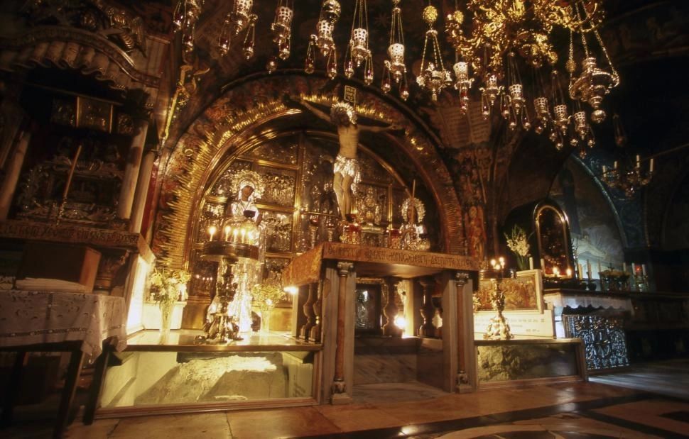 Un bărbat a dat spargere într-o biserică și a plecat cu mii de lei din cutia de donații. Ce au descoperit polițiștii