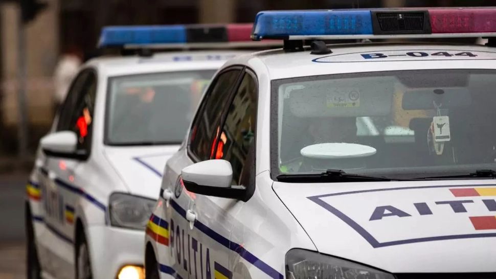 O femeie din Vrancea a lovit un polițist cu o piatră în cap, în timpul unui scandal. A fost plasată sub control judiciar