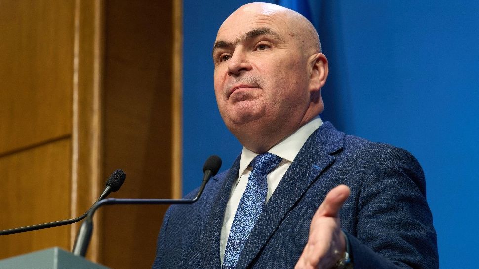 Un fost judecător CCR crede că Guvernul Bolojan este „un interimat cu puteri restrânse”: adoptarea OUG-urilor ar putea încălca Constituția 