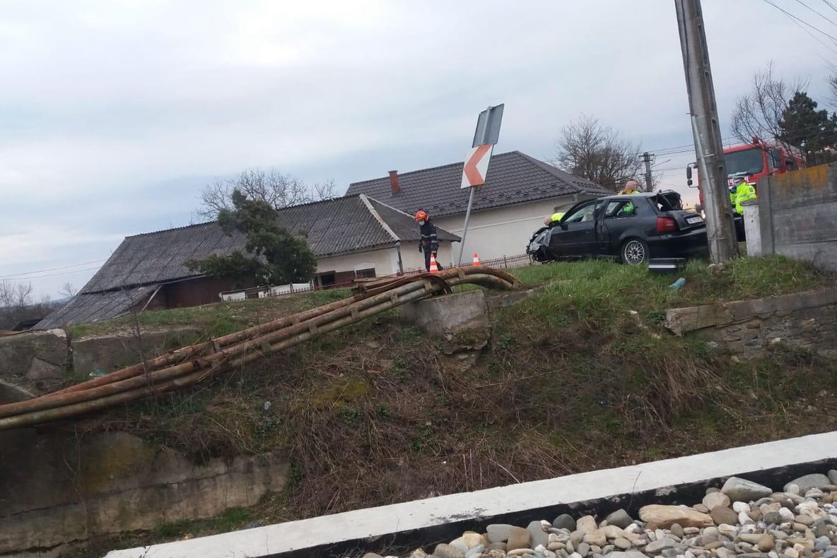 Tragedie în Bistrița: Un copil de 5 ani a murit după ce tatăl său s-a urcat băut la volan și a făcut accident