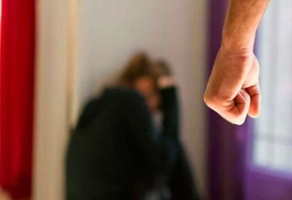 Bărbatul care și-a bătut cu bestialitate iubita a fost condamnat. Femeia a murit, dar el a scăpat cu o pedeapsă ușoară