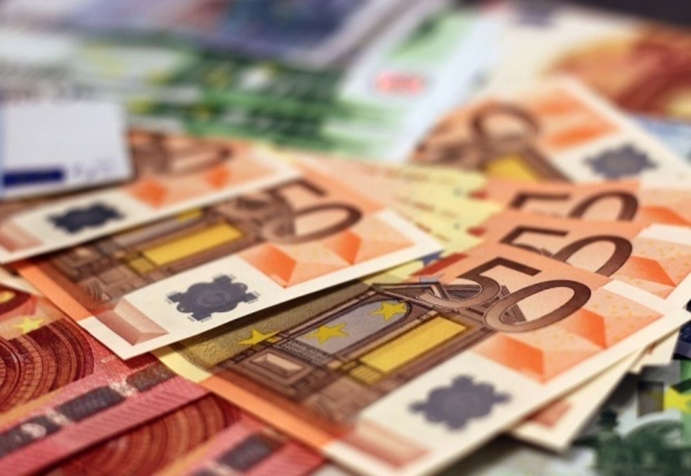 Sute de bancnote false de 50 de euro au fost puse în circulație