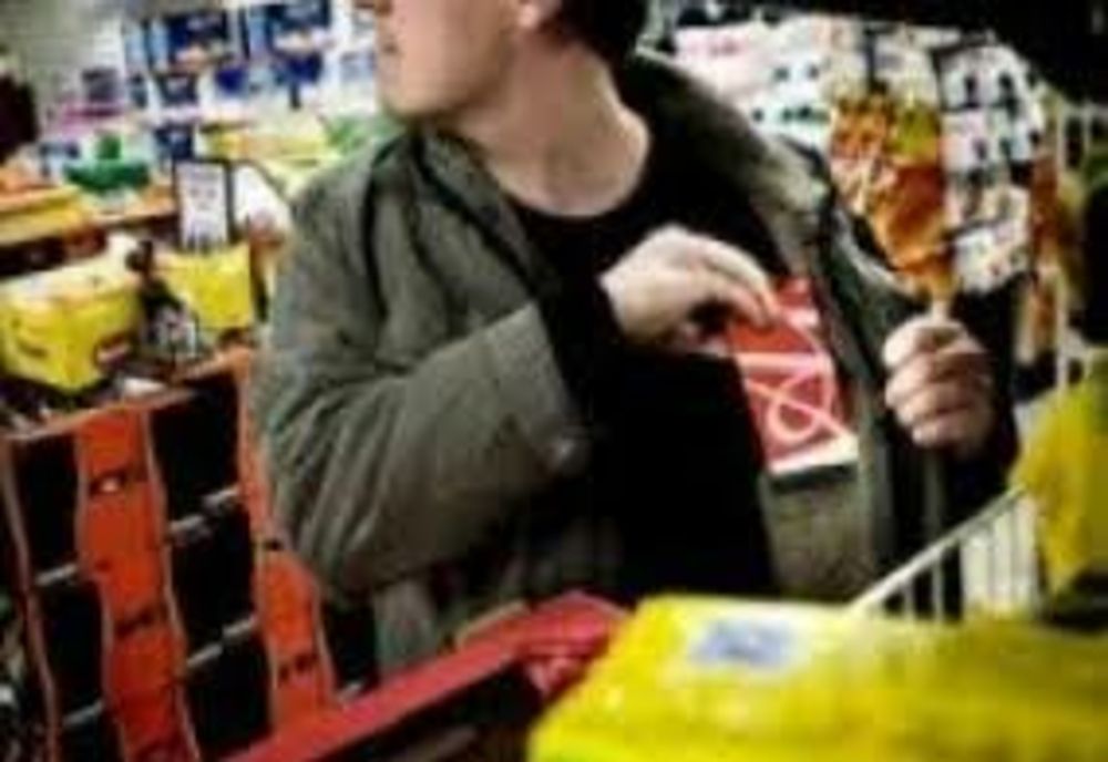 270 de zile de închisoare pentru un bărbat din Roman care a furat un pachet de cafea! 