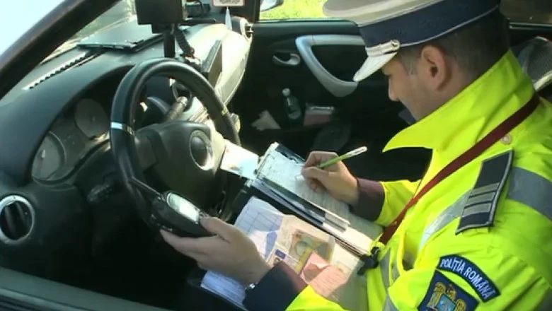 Șofer prins băut la volan, cercetat pentru dare de mită