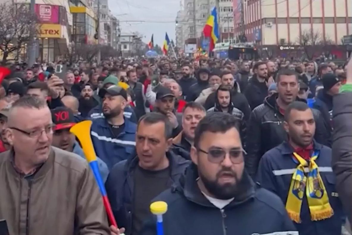 Minerii ies din nou în stradă după anunțul concedierilor de la Complexul Energetic Oltenia