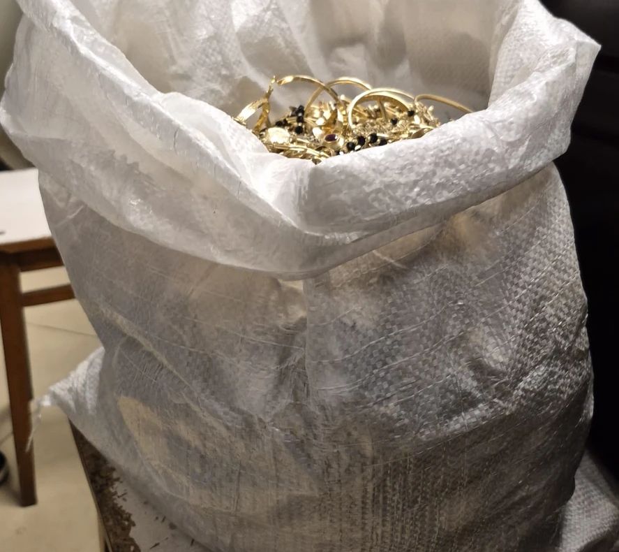ANAF a confiscat aproape 18 kilograme de aur de la o casă de amanet din Timișoara