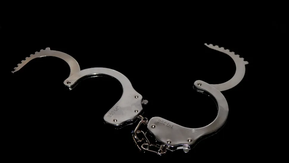 Bărbat din Mehedinţi, arestat preventiv pentru pornografie infantilă în formă agravantă şi şantaj