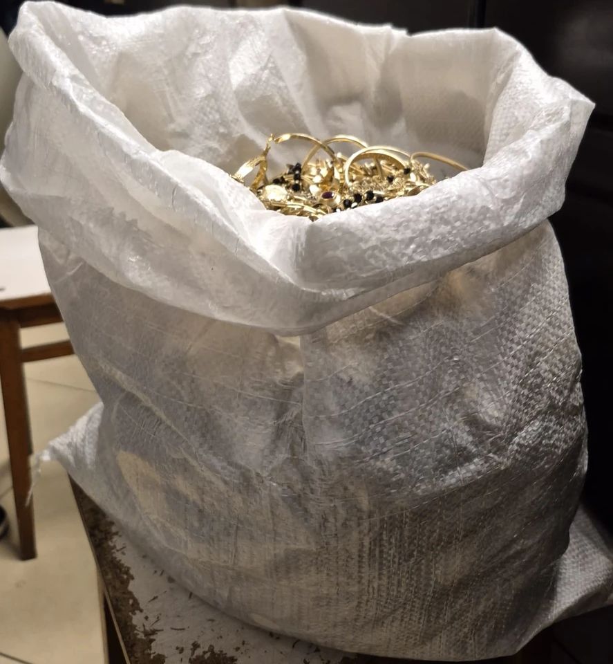 ANAF a confiscat aproape 18 kilograme de aur de la o casă de amanet din Timișoara