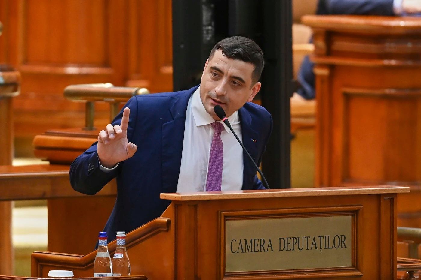 Realitatea Plus, lăsată din nou fără emisie timp de trei ore. George Simion acuză „pumnul în gură pus democrației și libertății presei”