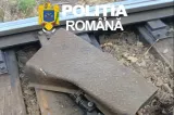 Trei minori au pus o placă de beton pe calea ferată la Petroșani. Obiectele au fost lovite de un tren