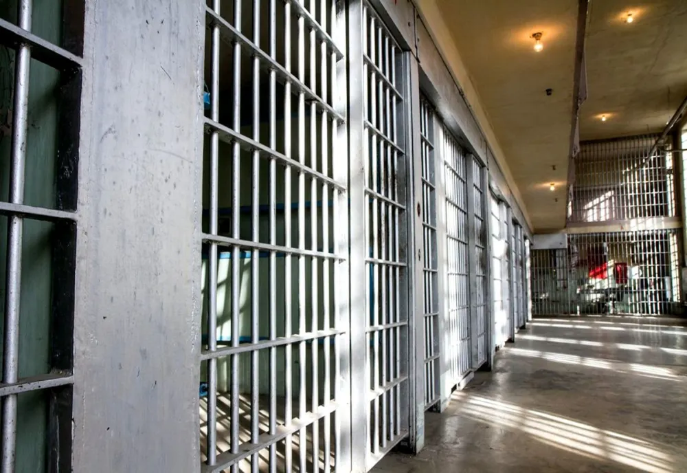 Fraudă cu fonduri europene. Trei persoane conduse la închisoare