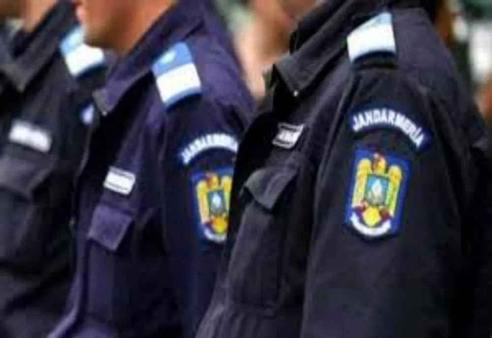 Jandarmi FĂRĂ mască dau amenzi pentru nerespectarea măsurilor anti-COVID