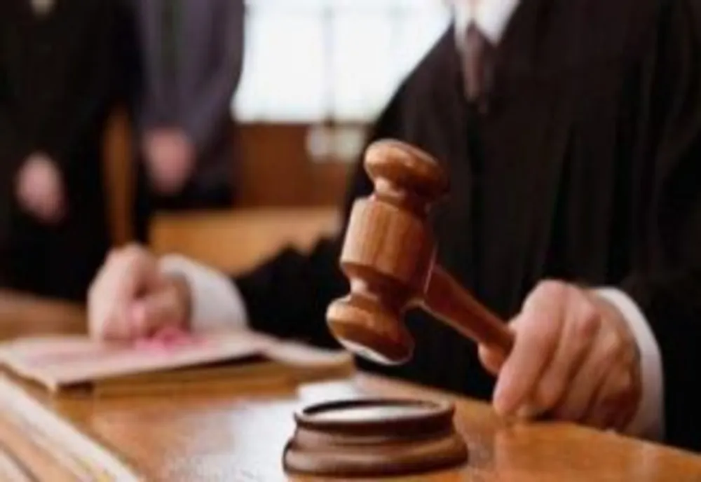 Un primar și un fost șef de poliție, condamnați la 3 ani de închisoare