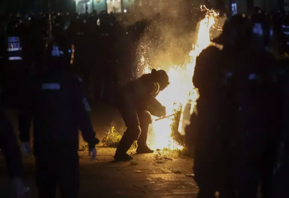 PROCURORII AU REȚINUT ALȚI DOI PROTESTATARI IMPLICAȚI ÎN VIOLENȚELE DE LA BEC