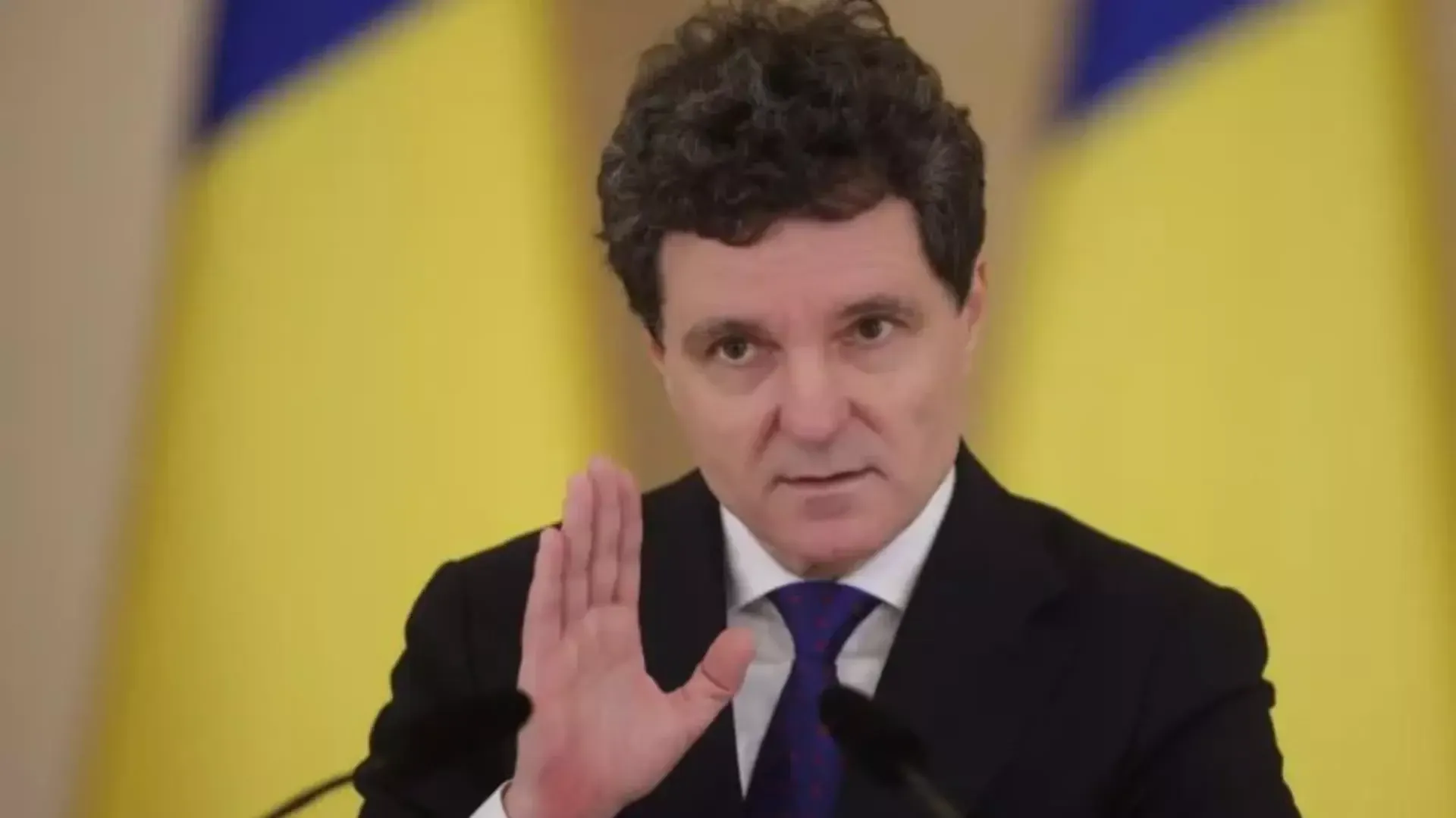 Nicușor Dan: „Dacă se dovedește că s-au pierdut bani în cazul Pfizer, statul trebuie să se îndrepte împotriva celor responsabili”