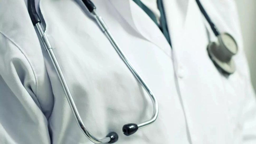 Medici trimiși în judecată