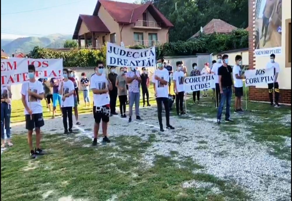 VIDEO. Cazul fiul judecătoarei Dafinescu care a spulberat cu maşina o femeie: Protest la Novaci