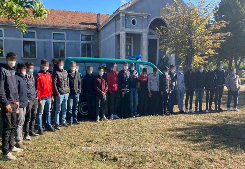 29 de cetăţeni străini prinşi de poliţiştii de frontieră în timp ce încercau să treacă ilegal graniţa