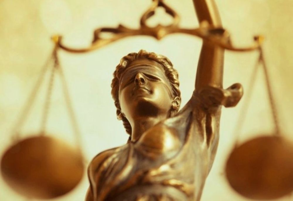 Percheziţie la spital, contabilă reţinută pentru şpăgi la angajare  