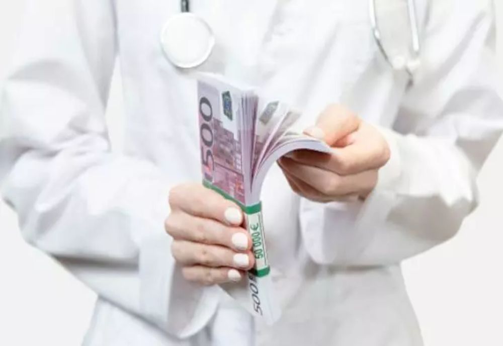 Șefa unei secții de Oncologie, reținută pentru luare de mită