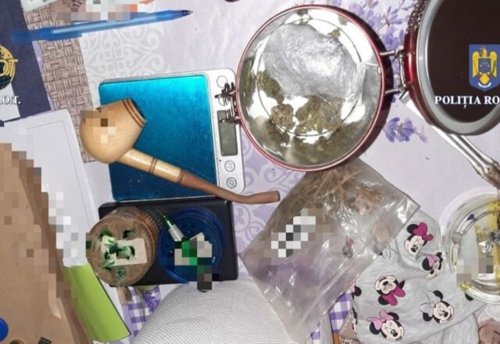 Șapte persoane reținute în dosarul privind traficul de droguri în liceele din București 