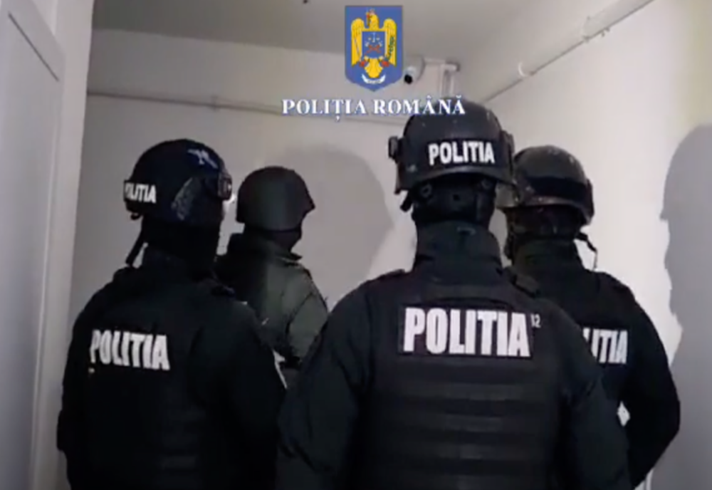 DOI TINERI REȚINUȚI PENTRU TRAFIC DE DROGURI ÎN URMA UNEI ACȚIUNI A BCCO PITEȘTI