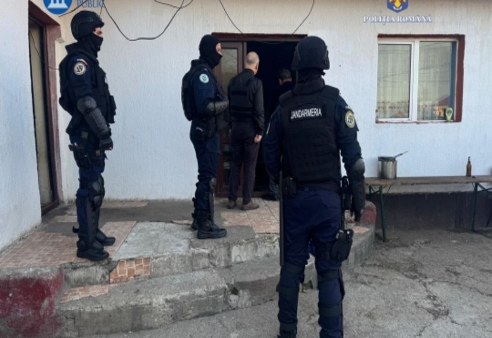 ZECI DE PERCHEZIȚII ÎN IALOMIȚA LA PERSOANE CERCETATE PENTRU NERESPECTAREA REGIMULUI ARMELOR ȘI MUNIȚIILOR 